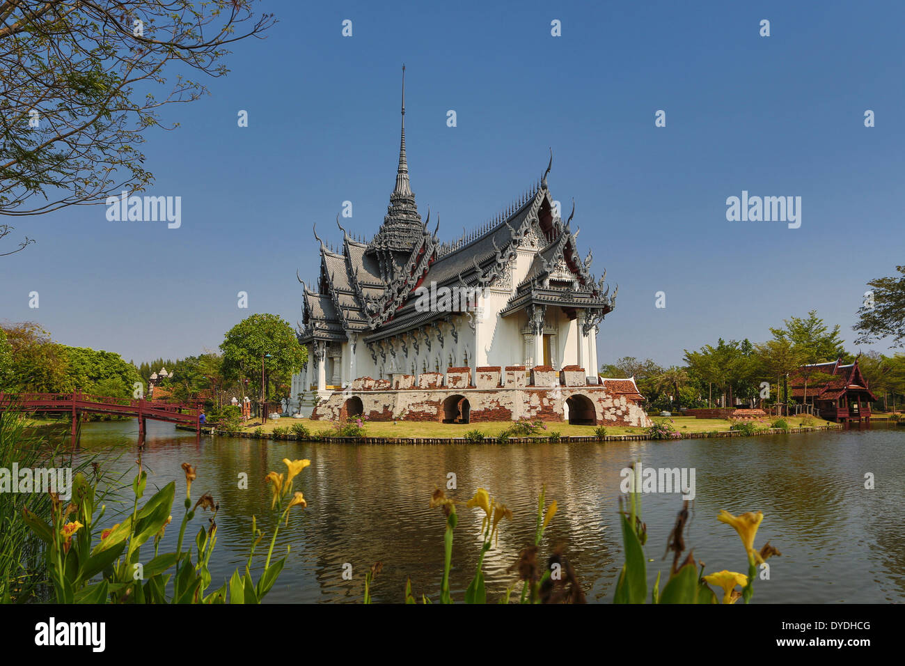 Thailand Asien Bangkok alte Siam Park Sanphet Prasat Palast Ayutthaya Architektur bunte Kultur Blumen Schlosspark, Stockfoto