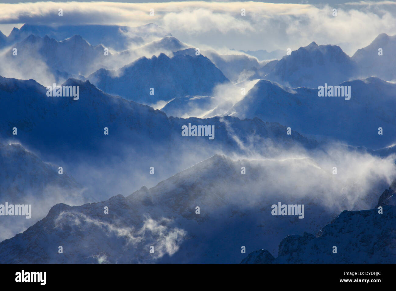 Abstufungen Alpen Detailansicht, Titlis Berg Panorama Berge Bündner Alpen Nebel Dunst massiv Hintergrund, Stockfoto