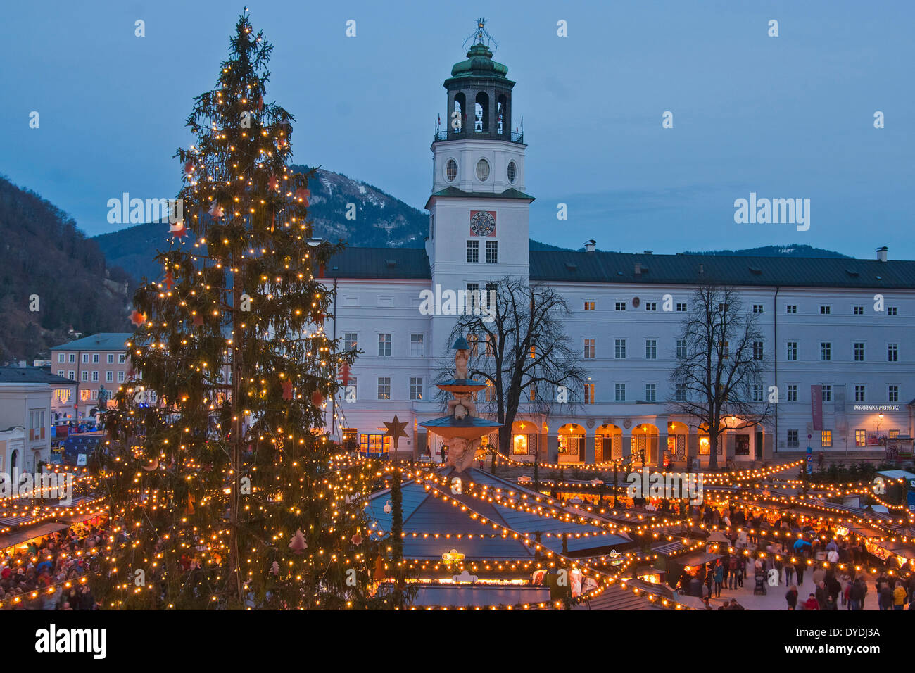 Österreich Salzburg Stadt Stadt Altstadt Kunst Fertigkeit Kultur Weihnachten marktgerechten Weihnachtsbaum Weihnachtsbaum Lichter ich Stockfoto