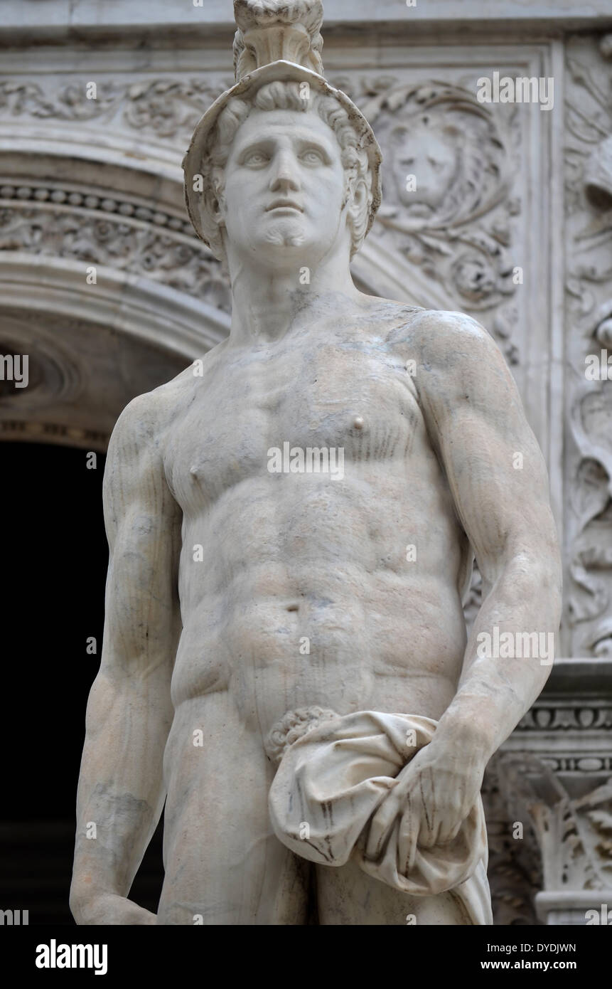 Mars Gott kriegerische Statue aus Marmor klassische römische Italien Kultur Kriegsgott Krieg Venedig Doge Palast Doge Palast Schlacht Stockfoto