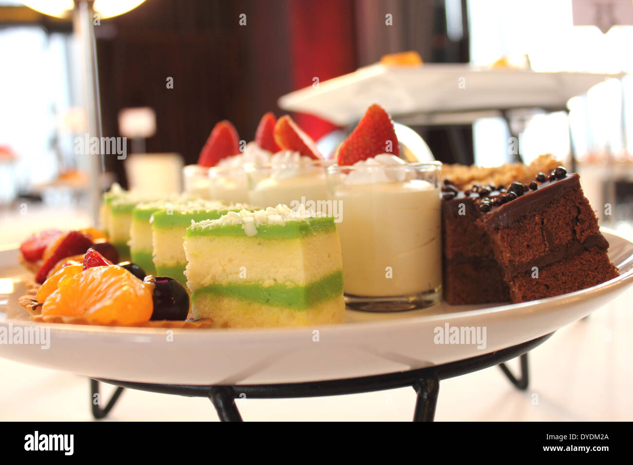 Eine sortierte Mini Kuchen, köstlich und schön. Stockfoto