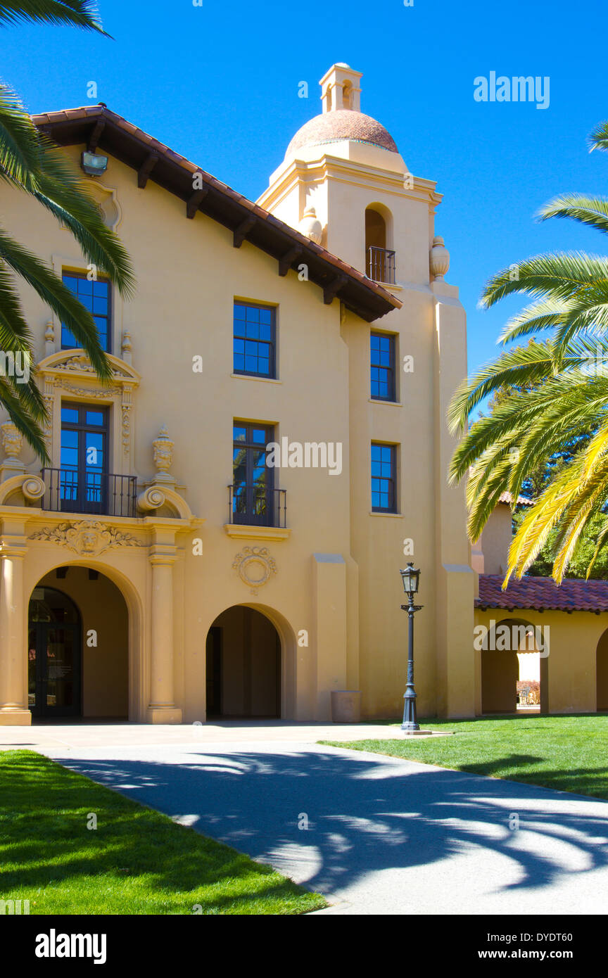 Union Altbau mit Schatten der Palme auf Campus der Stanford Universität Stockfoto
