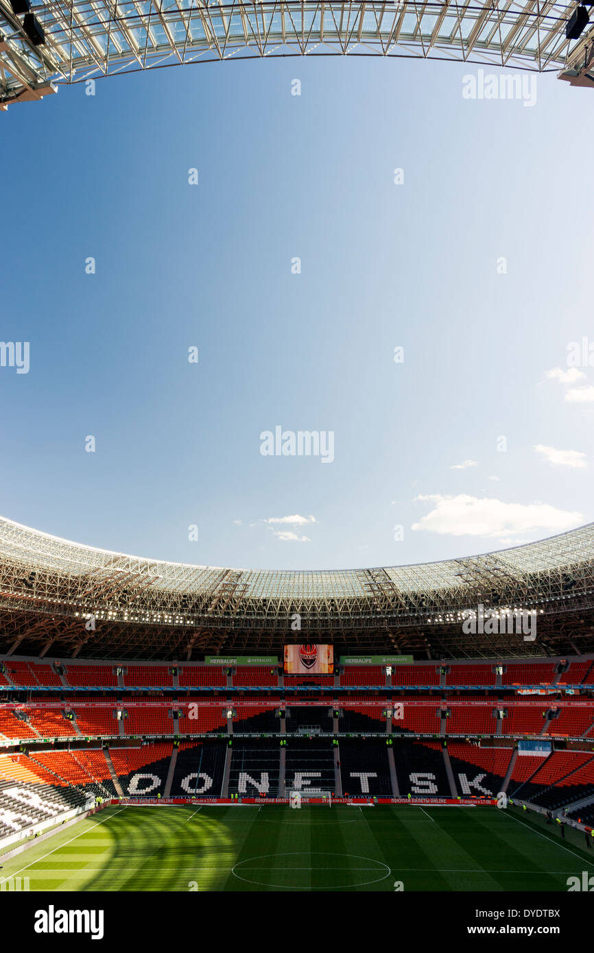 Donetsk, Ukraine, 5. April 2014 Donbass Arena Stadion vor dem Fußballspiel zwischen FC Shakhtar und FC Karpaty. Stockfoto