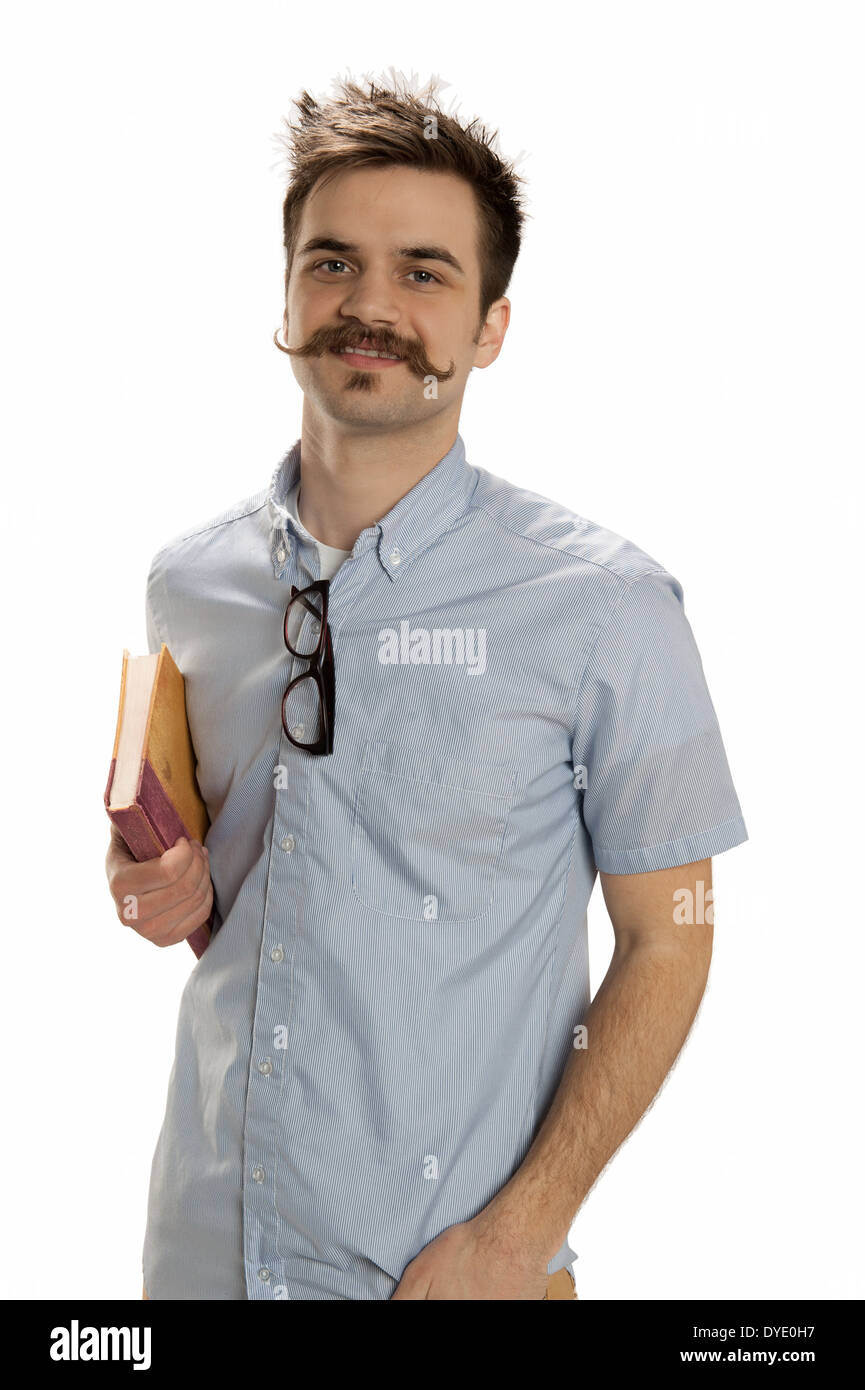 Hübscher junger Mann mit einem Schnurrbart und Hipster Gläser hält ein altes Buch Stockfoto