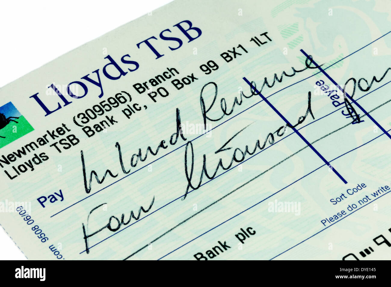 Steuern Sie Scheck An Das Finanzamt Zur Zahlung Von Steuern England Uk Stockfotografie Alamy