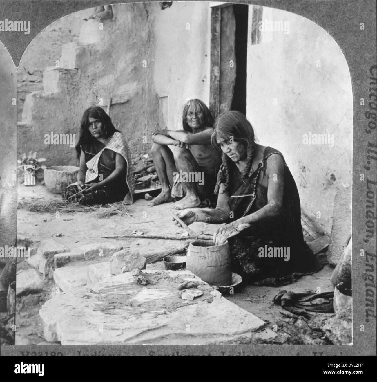 Hopi-Frauen machen Keramik, Arizona, USA, um 1900 Stockfoto