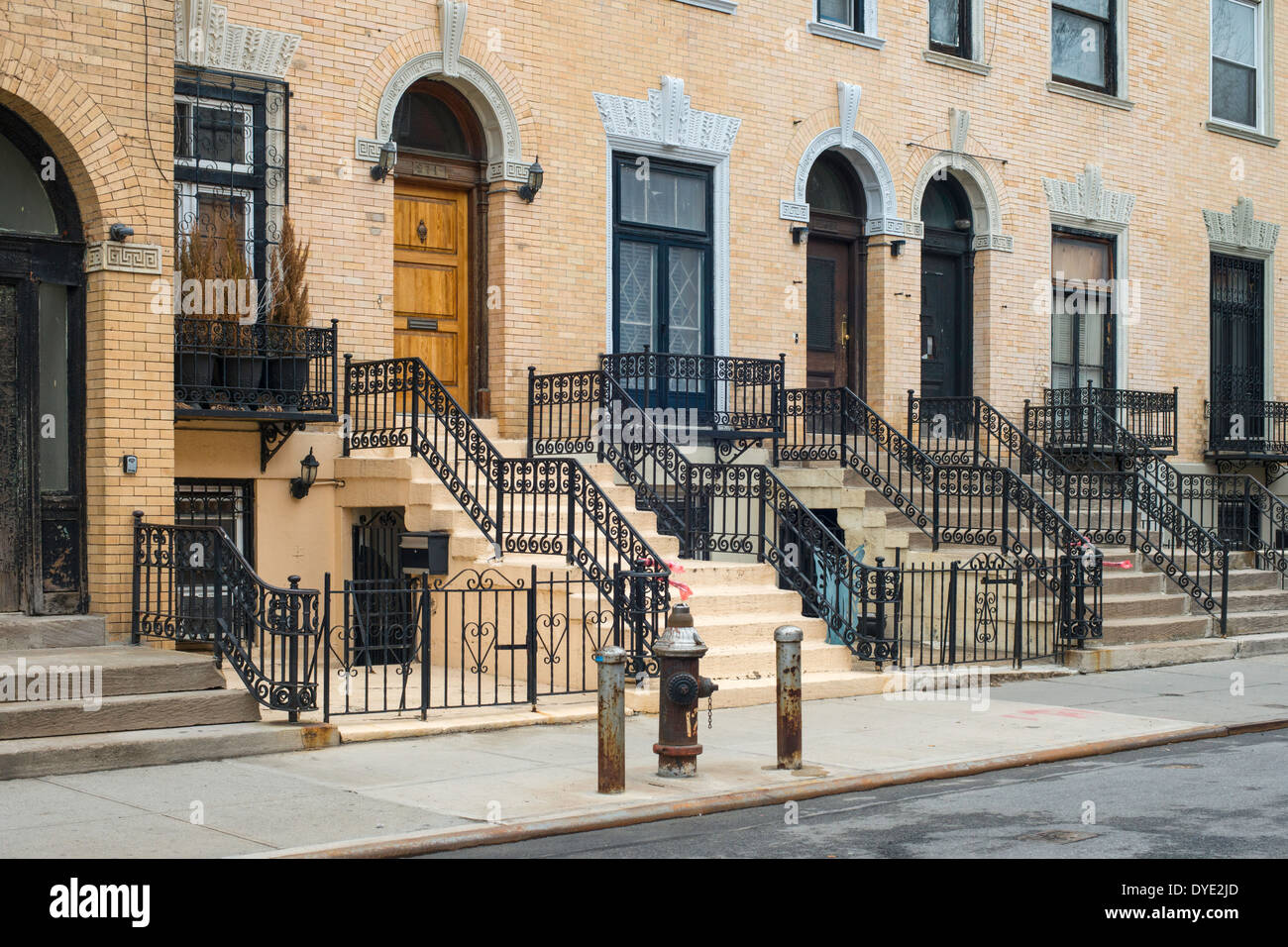 Häuser auf 138th Street, Harlem, New York City, bekannt als "Strivers Row" in der Altstadt von St. Nikolaus. Stockfoto