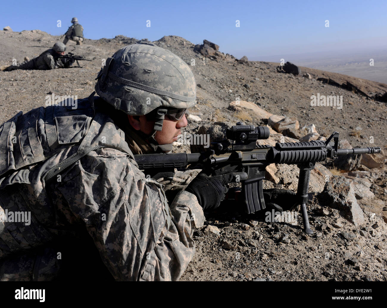 US-Soldaten sorgen für Sicherheit bei 9 Gewinnlinien medizinische Evakuierung Rettung Ausbildung 7. Dezember 2009 in der Provinz Ghazni, Afghanistan. Stockfoto