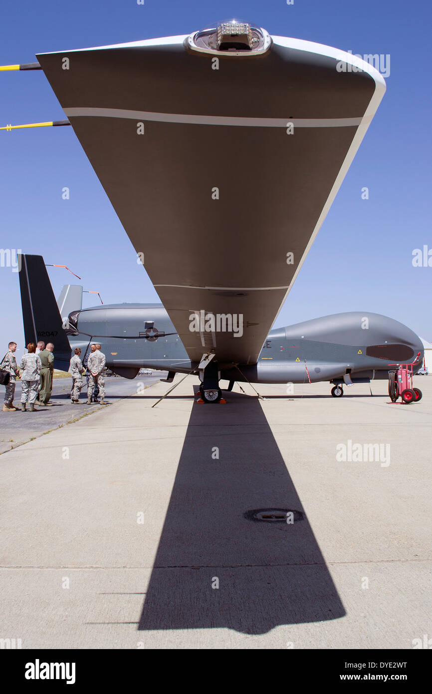 Ein uns Air Force RQ-4 Global Hawk auf dem Display an der 9. Reconnaissance Wing auf der Beale Air Force Base 12. April 2014 in Marysville, Kalifornien. Stockfoto