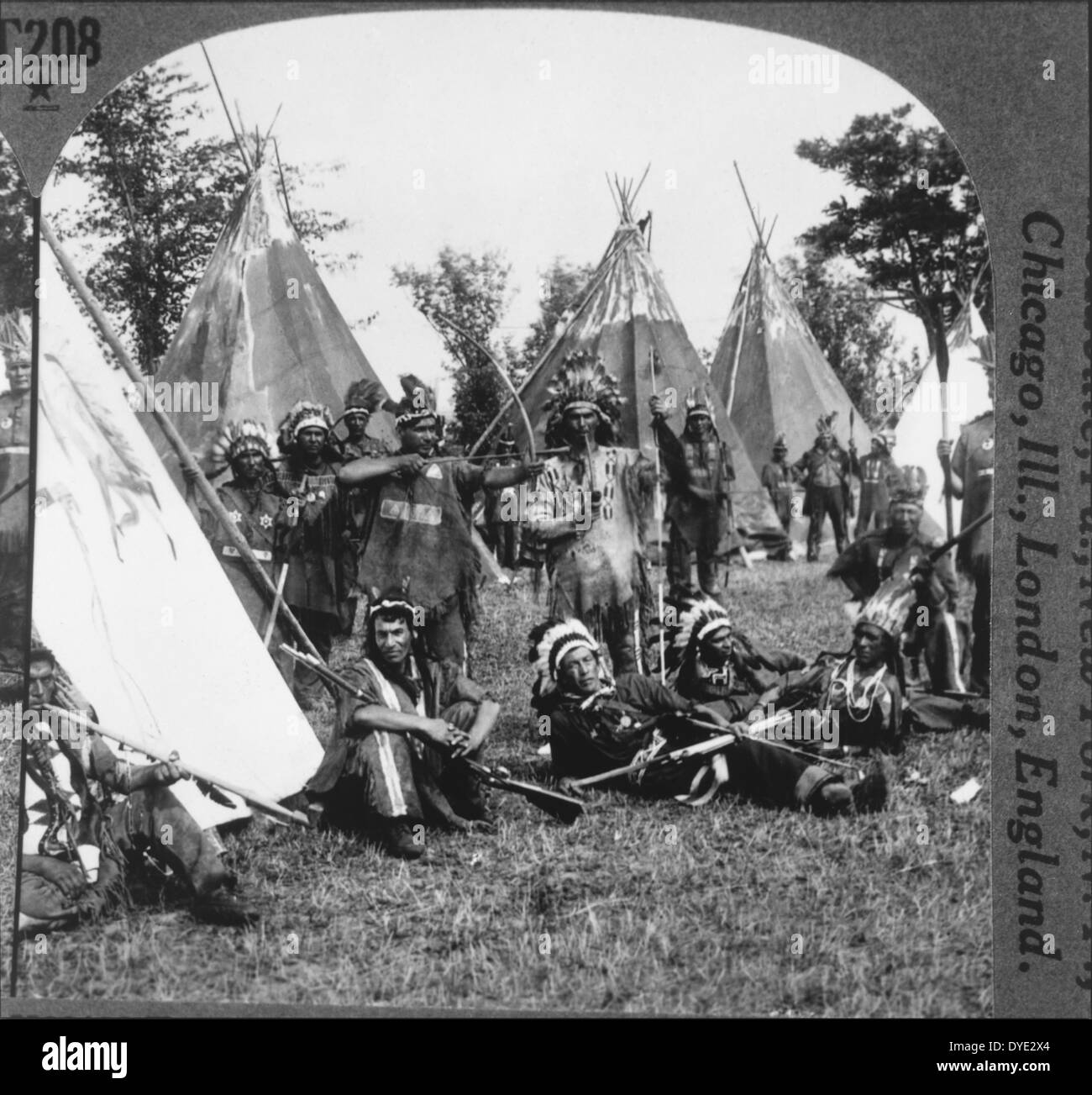 Irokesen-Stamm, Porträt in der Nähe von Tipis, Provinz Quebec, Kanada, um 1900 Stockfoto