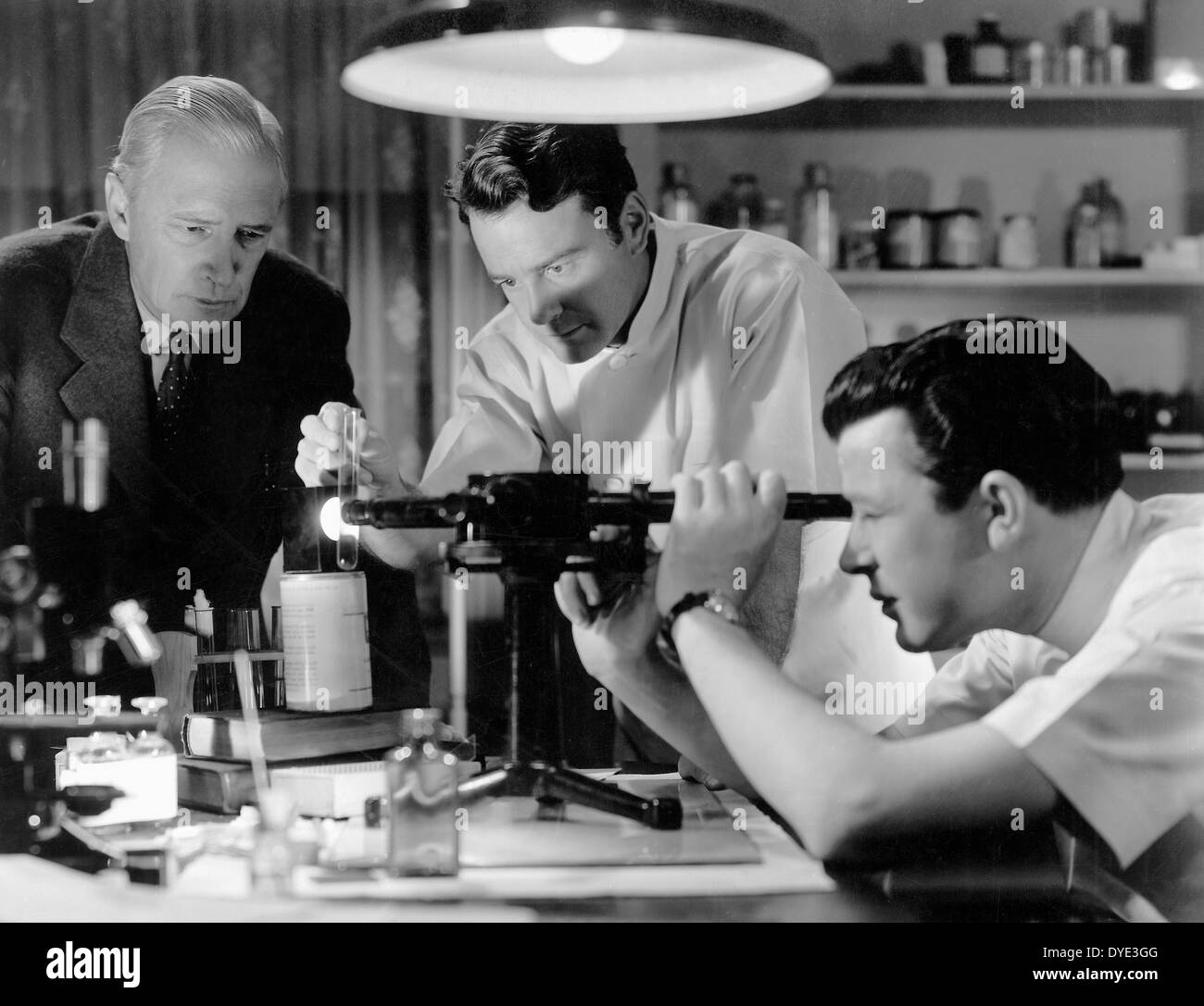 Samuel S. Hinds, Lew Ayres & John Shelton, am Set des Films, "Dr. Kildare Goes Home", 1940 Stockfoto