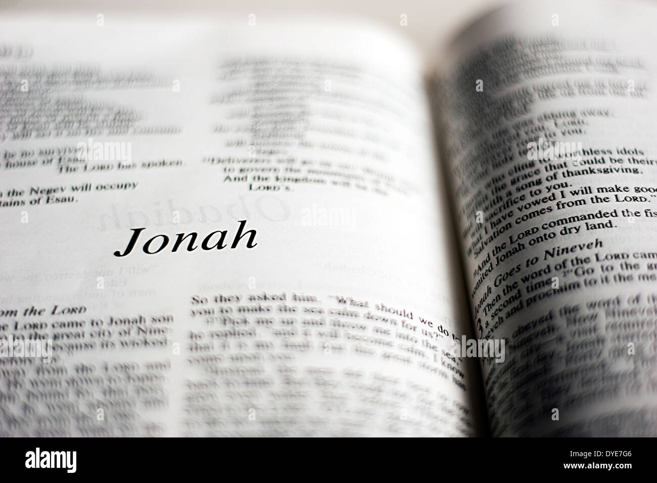 Buch Der Bibel Mit Vier Buchstaben Buch Von Jonah Stockfotos und -bilder Kaufen - Alamy