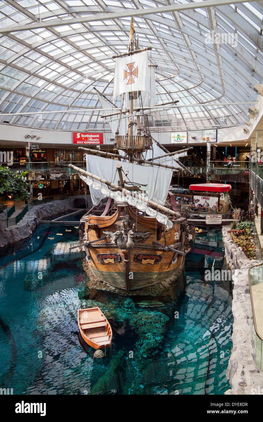 Ein Blick auf die Santa Maria, eine Nachbildung von Christopher Columbus Flaggschiff in West Edmonton Mall in Edmonton, Alberta, Kanada. Stockfoto