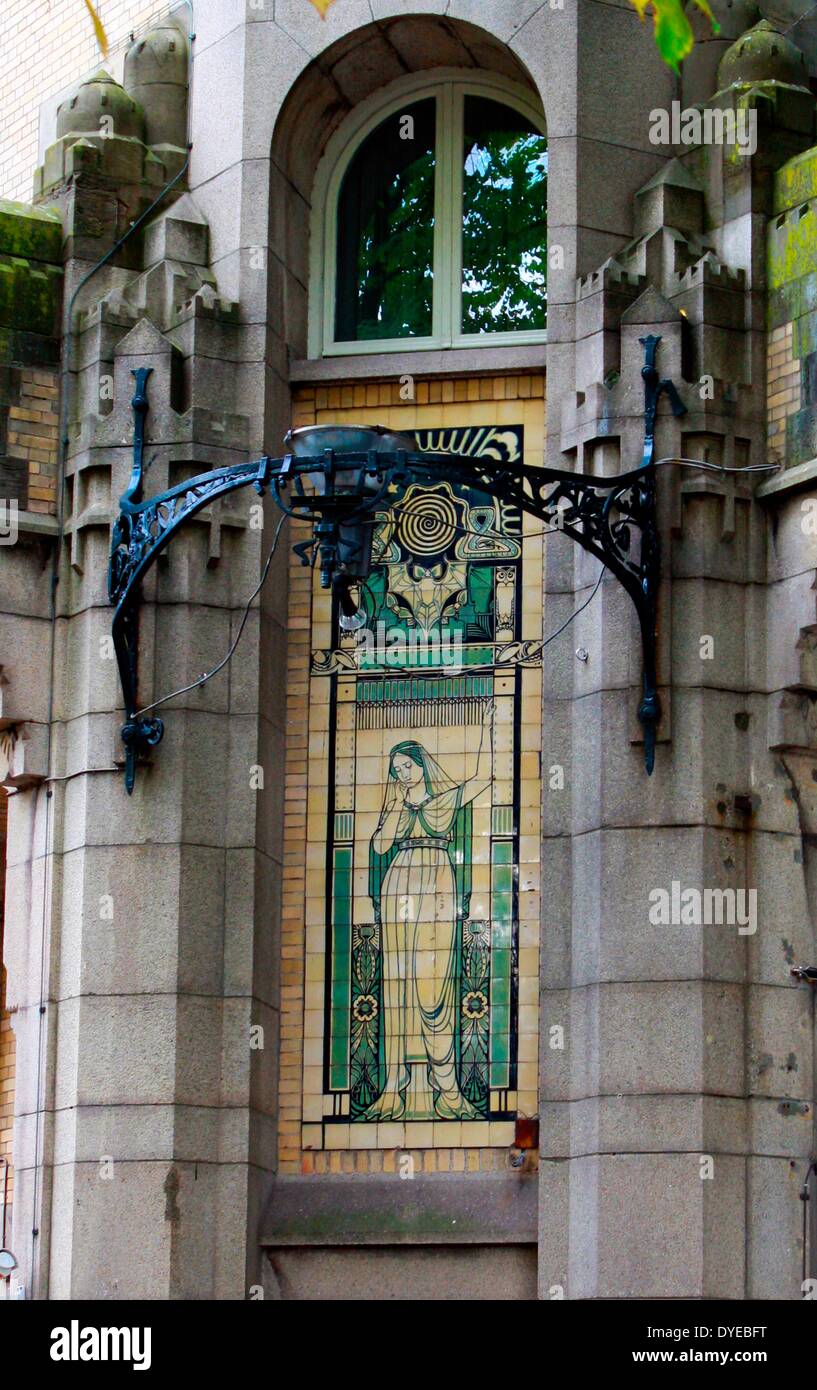 Das Amsterdam American Hotel wurde 1900 erbaut und ist offiziell als ein Denkmal aufgeführt. Der Art déco-Design des Amsterdam American Hotel und seine Glasfenster verleihen dem Hotel seinen einzigartigen Charakter. Stockfoto
