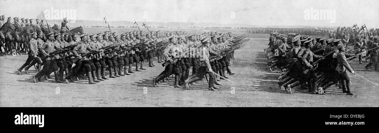 Russische Soldaten auf der Parade bei Ausbruch des ersten Weltkrieges. 1914 Stockfoto