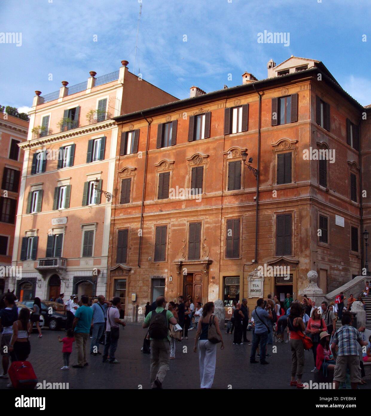 Blick auf die Piazza di Spagna entfernt am Ende der Spanischen Treppe. Rom. Italien 2013 Stockfoto