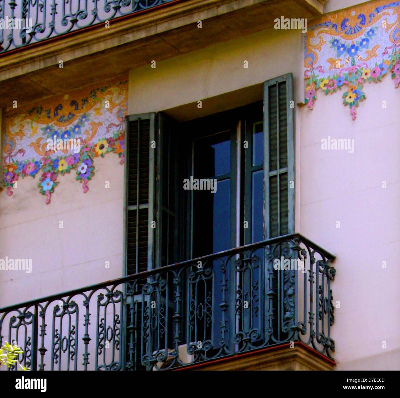 Balkon auf Gebäude. Barcelona. Spanien 2013 Stockfoto