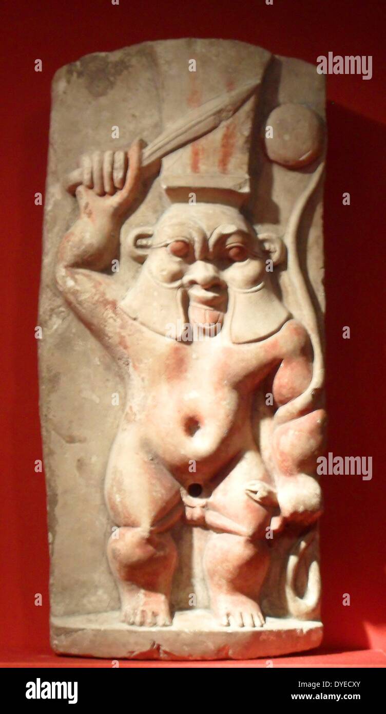 Stele des Gottes Bes 4. Jahrhundert v. Chr. antike ägyptische Gottheit verehrt als Beschützer der Haushalte, insbesondere der Mütter und Kinder und Geburt Stockfoto