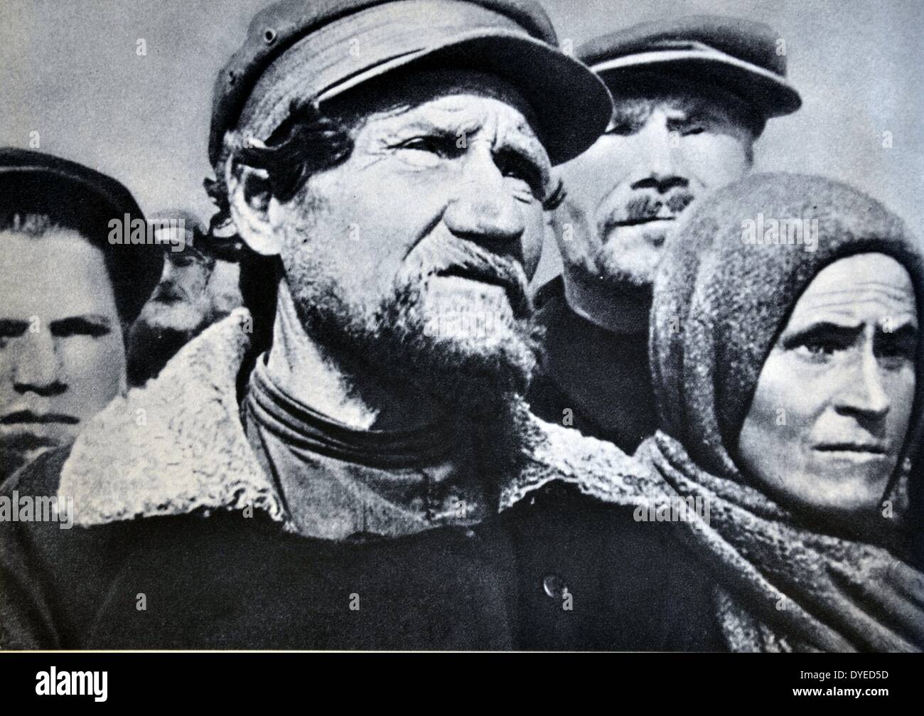 Foto von Masse bei der Enthüllung des Marx-Engels-Denkmal während Wladimir Lenins Rede. Vom 1918 Stockfoto