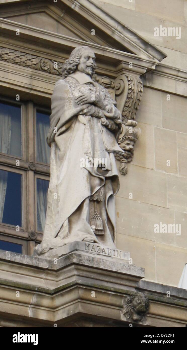 Statuen verschönern das Louvre Museum, das Kardinal Mazarin 2013. 2. Chief Minister der französischen Monarchen Stockfoto