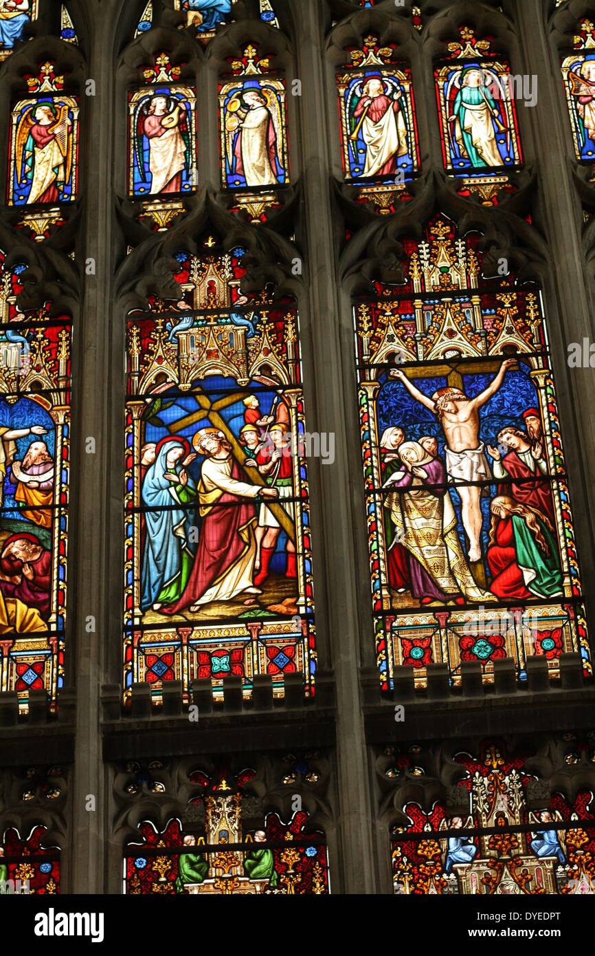 Glasfenster aus dem 19. Jahrhundert. Adderbury Kirche in Oxfordshire England Stockfoto