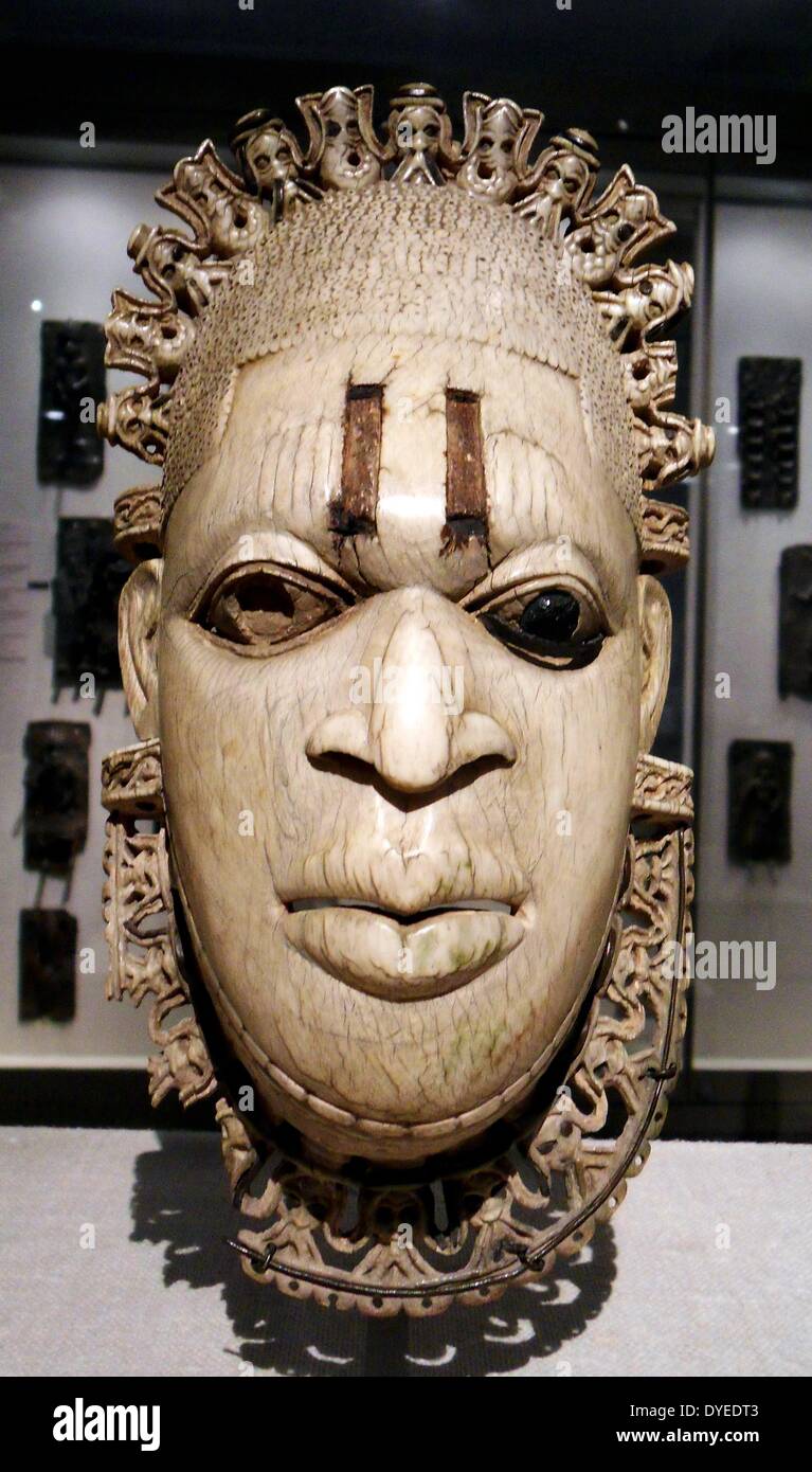 Elfenbein geschnitzte Maske 16. Jahrhundert n. Chr. Elephant Ivory und Bronze. Benin Stockfoto