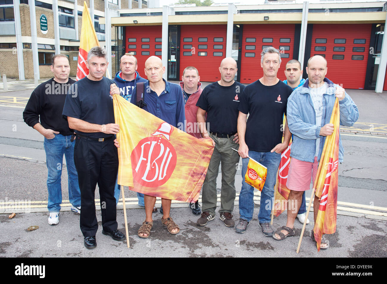 Feuerwehrmann Streikposten vor Oxford Feuerwache bei einem landesweiten Streik Stockfoto