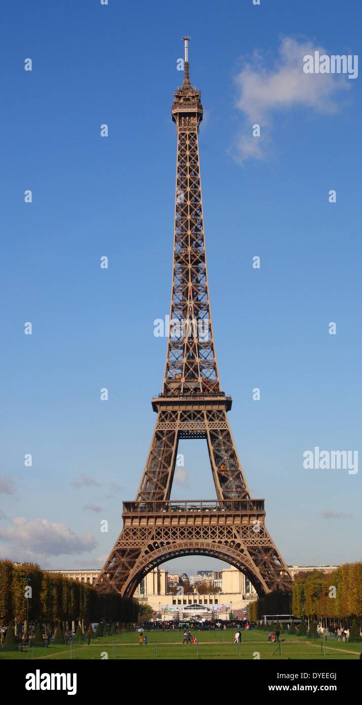 eiffelturm-1889-stockfotos-und-bilder-kaufen-alamy