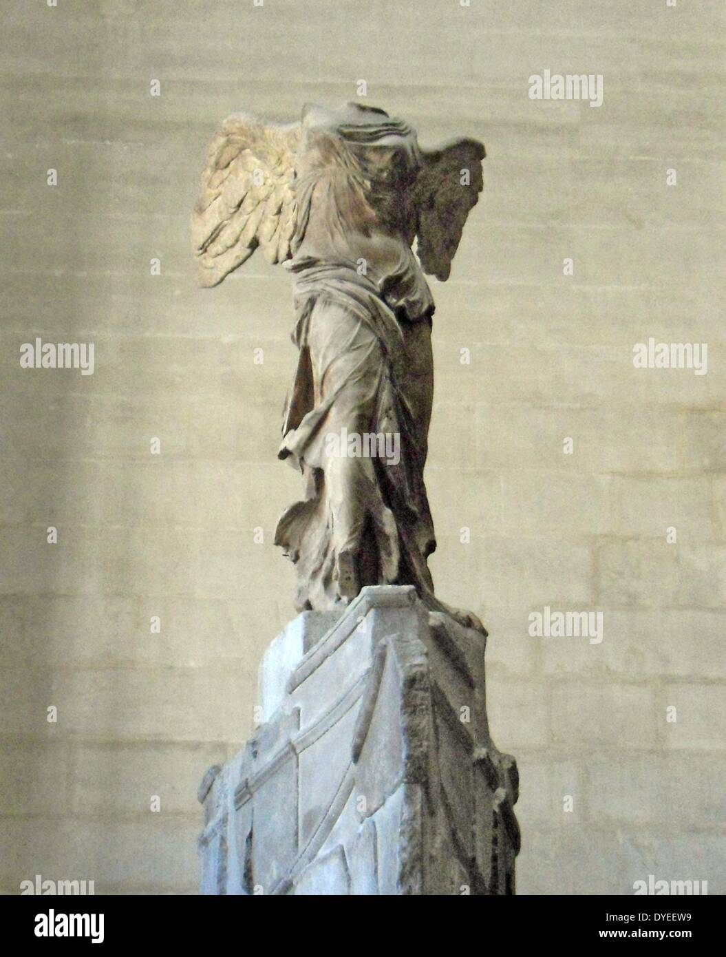 Die Geflügelten Sieg von Samothrake 190 v. Chr. Marmor Statue der  griechischen Göttin Nike Stockfotografie - Alamy