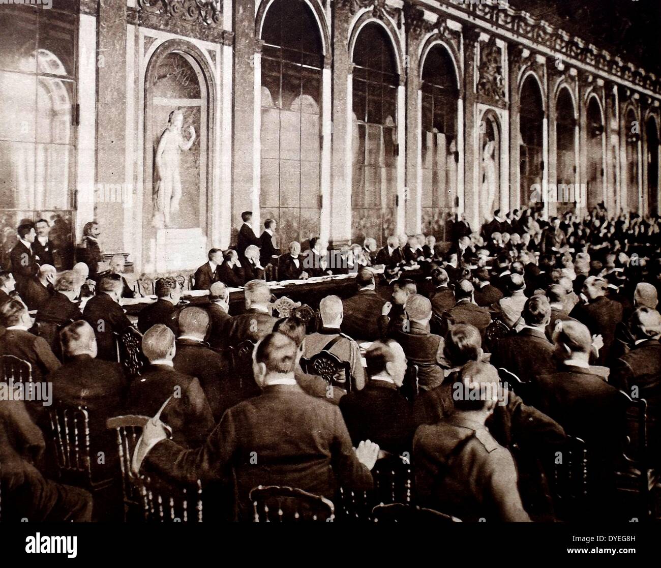 Die Unterzeichnung des Versailler Friedensvertrages in der Halle des Spiegel vom 28. Juni 1919. Stockfoto Die Unterzeichnung des Versailler Friedensvertrages in der Halle des Spiegel vom 28. Juni 1919. Stockfoto