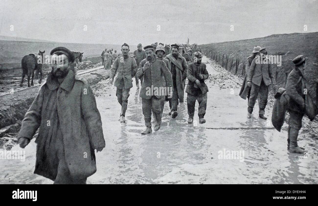 Gruppe von deutschen Soldaten als Kriegsgefangene in Frankreich Dezember 1916 gefangen. Der erste Weltkrieg Stockfoto