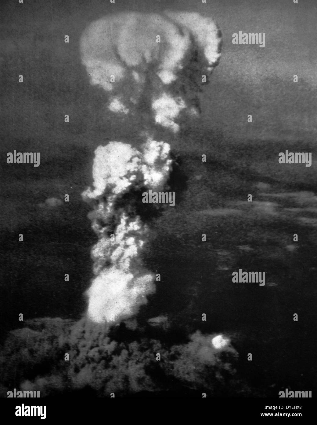 Weltkrieg - Atombombe, Hiroshima im August 1945. Die atomaren Bombardierungen der Städte Hiroshima und Nagasaki in Japan wurden von den Vereinigten Staaten während der letzten Phase des Zweiten Weltkrieges durchgeführt, 11945. Die beiden Veranstaltungen sind der einzige Einsatz von Atomwaffen in einem Krieg. Stockfoto