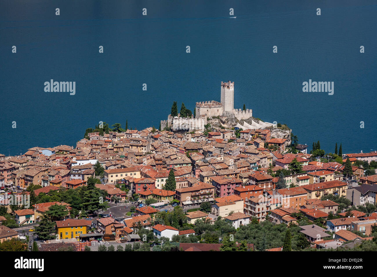 Ein Blick auf die Stadt Malcesine, Gardasee, Veneto, Italien Stockfoto