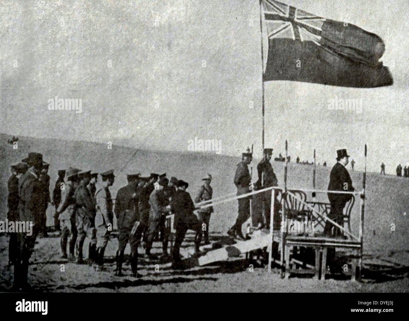 Sir George Reid, Hoher Kommissar der Australien in Ägypten, rant Australische Truppen, um die Pyramide auf seinem linken, General Sir John Maxwell, Kommandeur der Britischen Truppen in Ägypten. 1914 Stockfoto