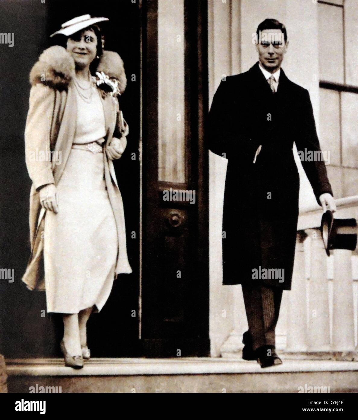 Februar 1937. Queen Elizabeth und König George VI verlassen für eine Familie Taufe. Stockfoto