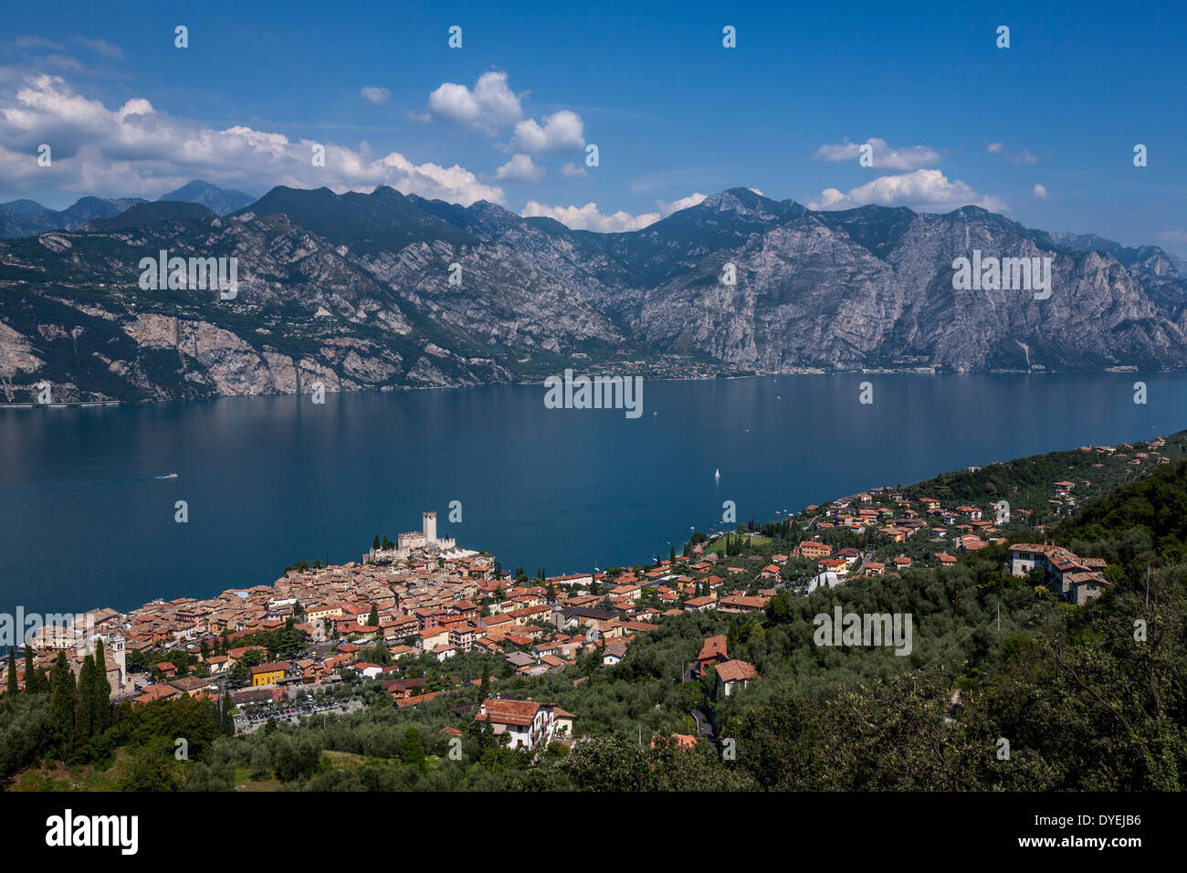 Ein Blick auf die Stadt Malcesine, Gardasee, Veneto, Italien Stockfoto