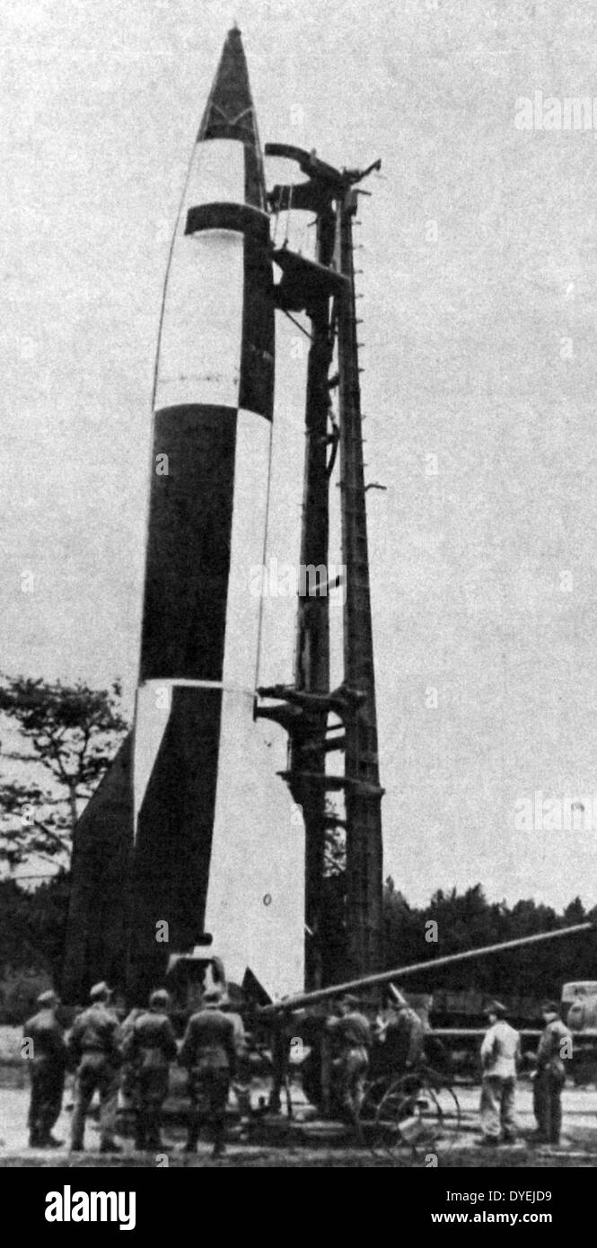 Der V-2 (Deutsch: Vergeltungswaffe 2, 'Rache Waffe 2'), technische Benennung Aggregat-4 (A 4), wurde ein kurzer ballistischer Flugkörper, der während des Zweiten Weltkrieges in Deutschland entwickelt wurde, speziell in London gezielt und später Antwerpen. Gemeinhin als die V2-Rakete, Stockfoto