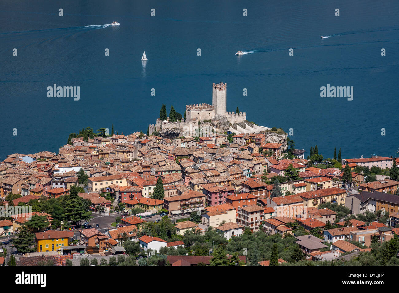Ein Blick auf die Stadt Malcesine, Gardasee, Veneto, Italien Stockfoto