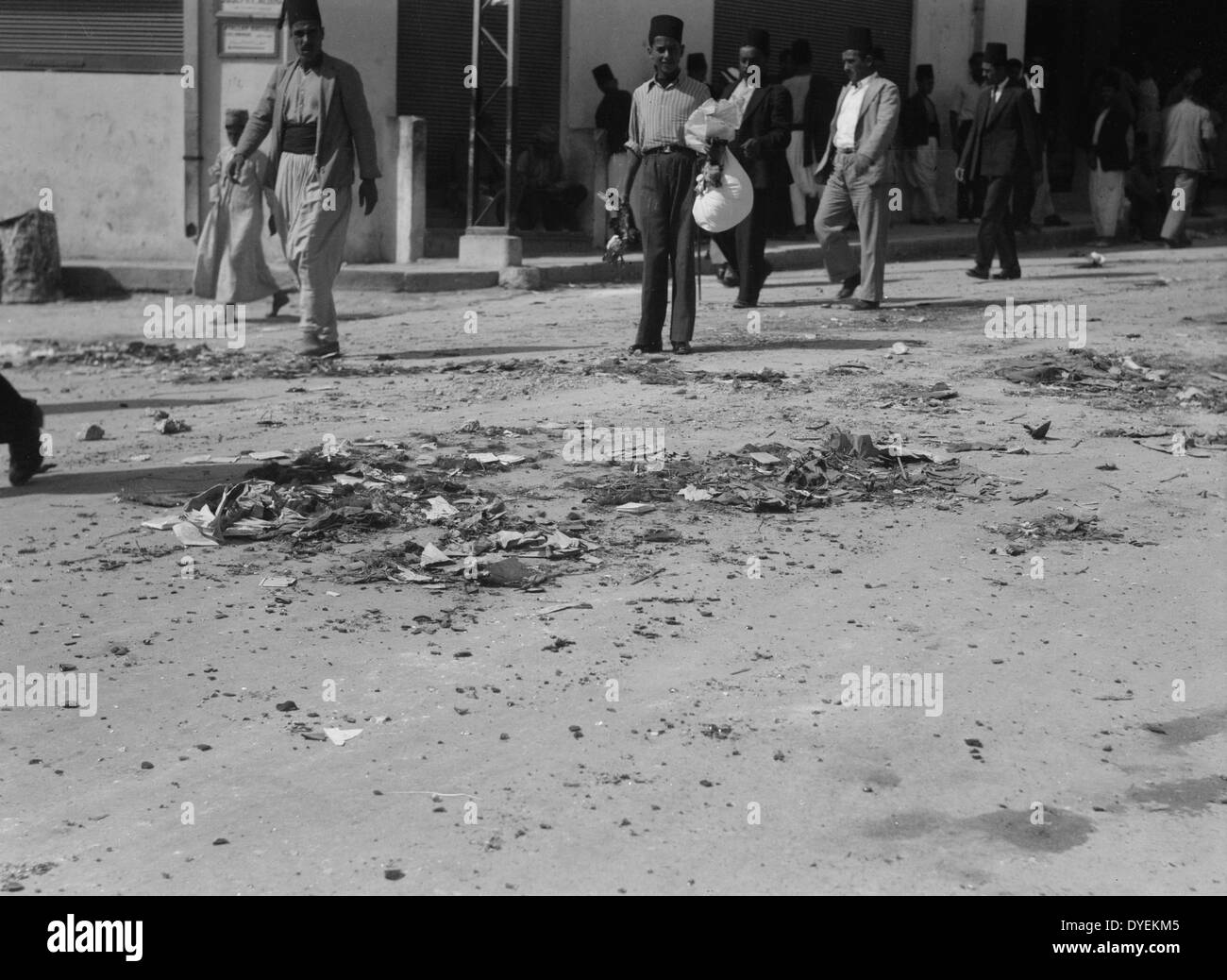 Palästina (Israel) Störungen im Sommer 1936 in Jaffa. Zerbrochenes Glas und Ablagerungen motor Verkehr zu behindern. Stockfoto