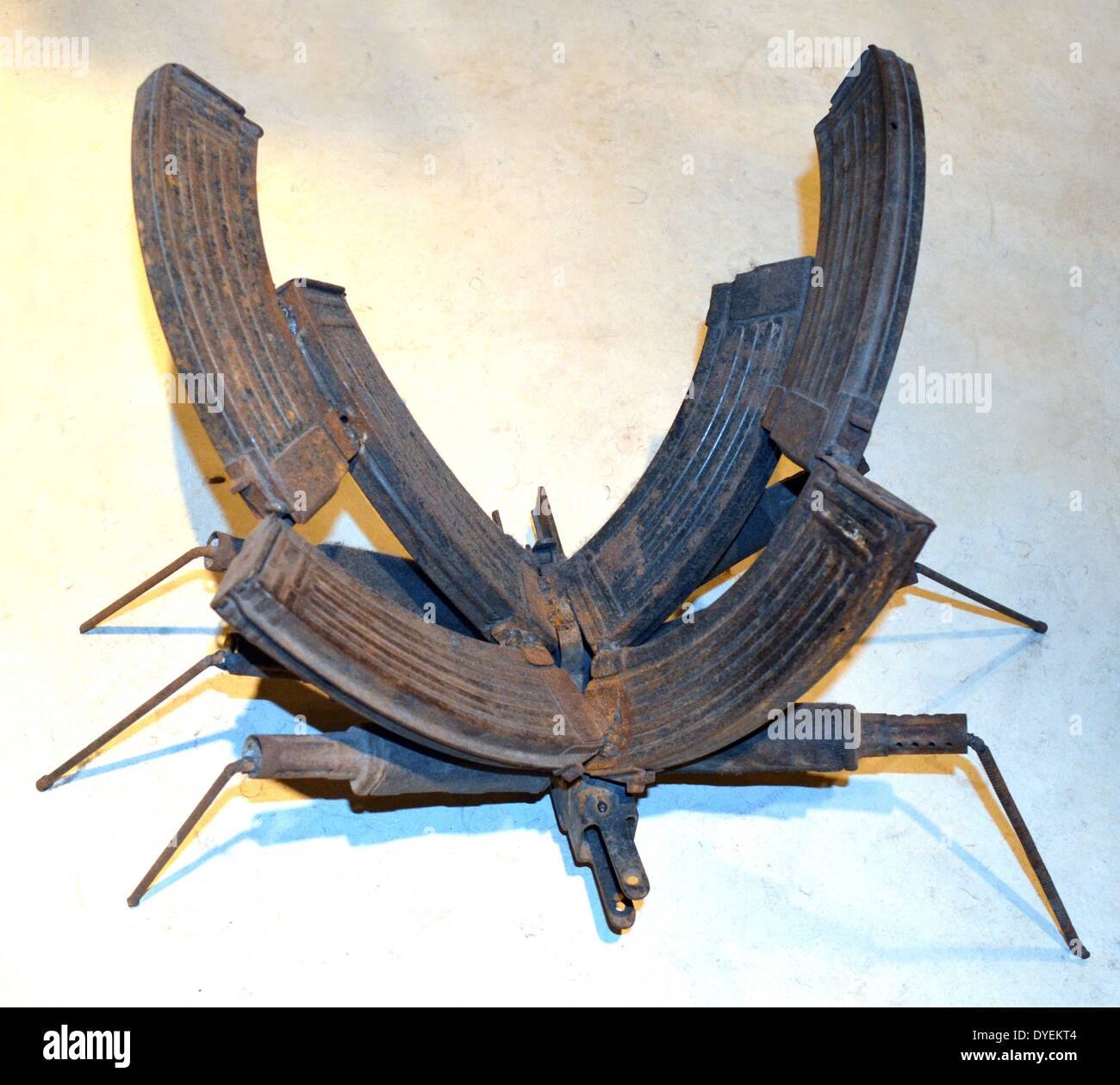 Recycelte Waffen zu schaffen Skulpturen von einer Gruppe von Künstlern in Maputo 2000 verwendet. Stockfoto