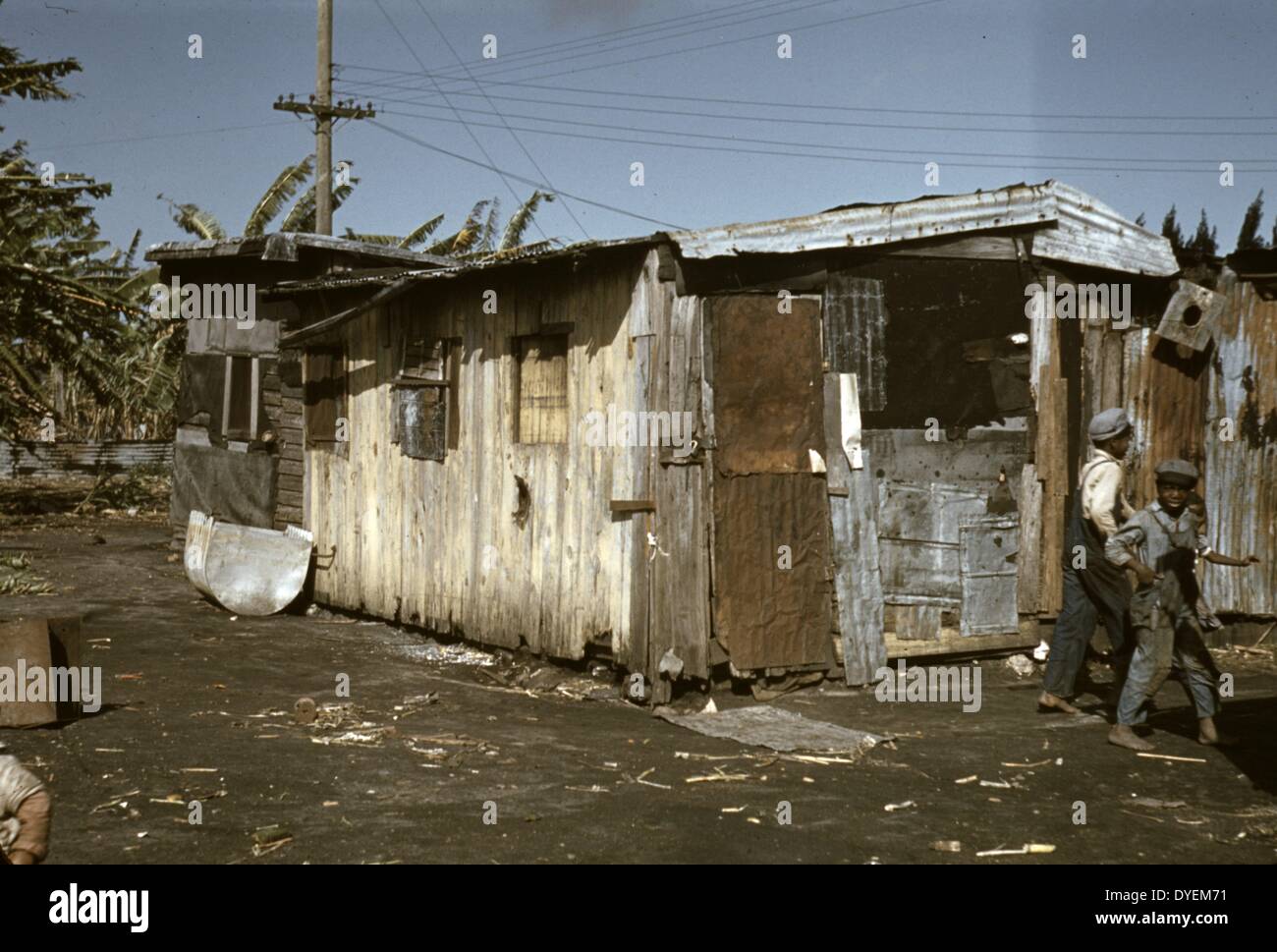 Schlechte shanty Typ Lebensbedingungen für afrikanische amerikanische Arbeiter am Marcella Plantage, Mileston, Mississippi, USA. 1939. Stockfoto