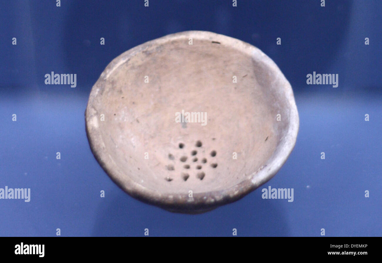 Ton-Siebe oder Siebe wurden in der Küche und Bier Vorbereitung im antiken Irak verwendet. Ausgegrabene bei Ihr, sumerischen, 2100-2000 v. Chr. Stockfoto