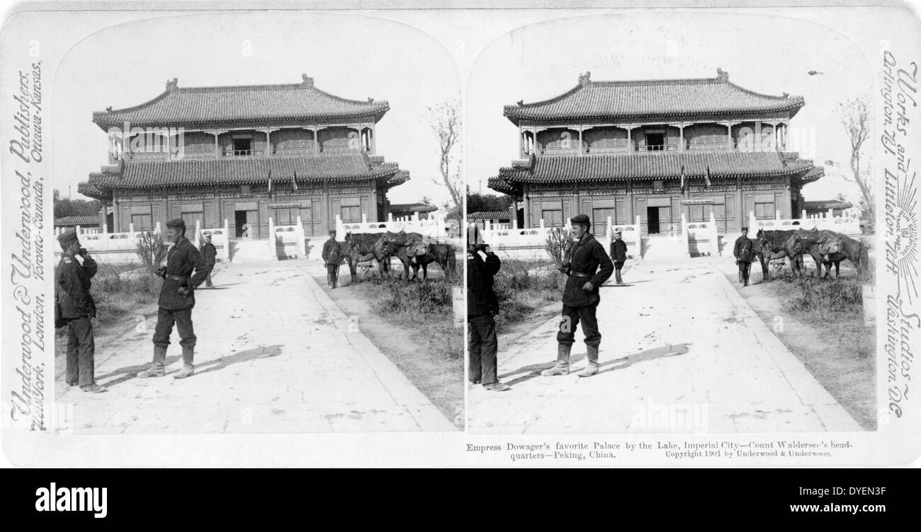 Liebling der Chinesischen Kaiserinwitwe Palast am See, in der kaiserlichen Stadt (Graf Waldersee's Headquarters), Peking, China 1901. fotoabzug auf stereo Karte oder Stereograph. Stockfoto