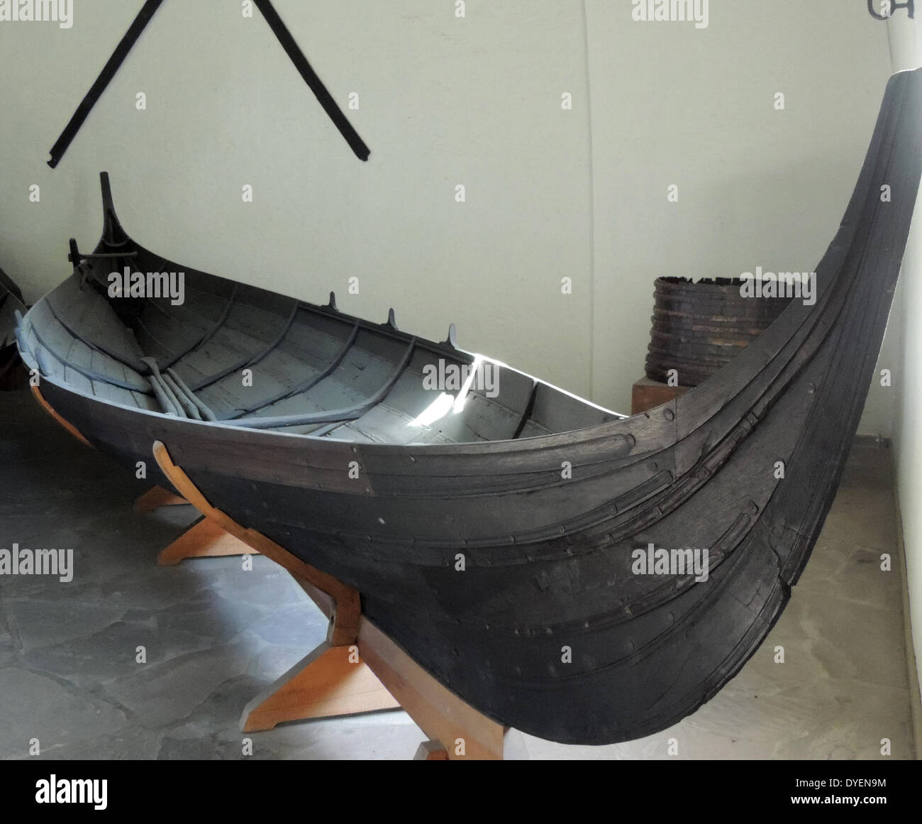 Kleinere Holz- Boot, so genannte gokstad kleines Boot, in der gokstad Schiffes gefunden. Aus der Zeit um 850 AD, das Schiff wurde 1880 ausgegraben. Das Schiff ist an der Viking Ship Museum, in Bygdøy angezeigt. Stockfoto