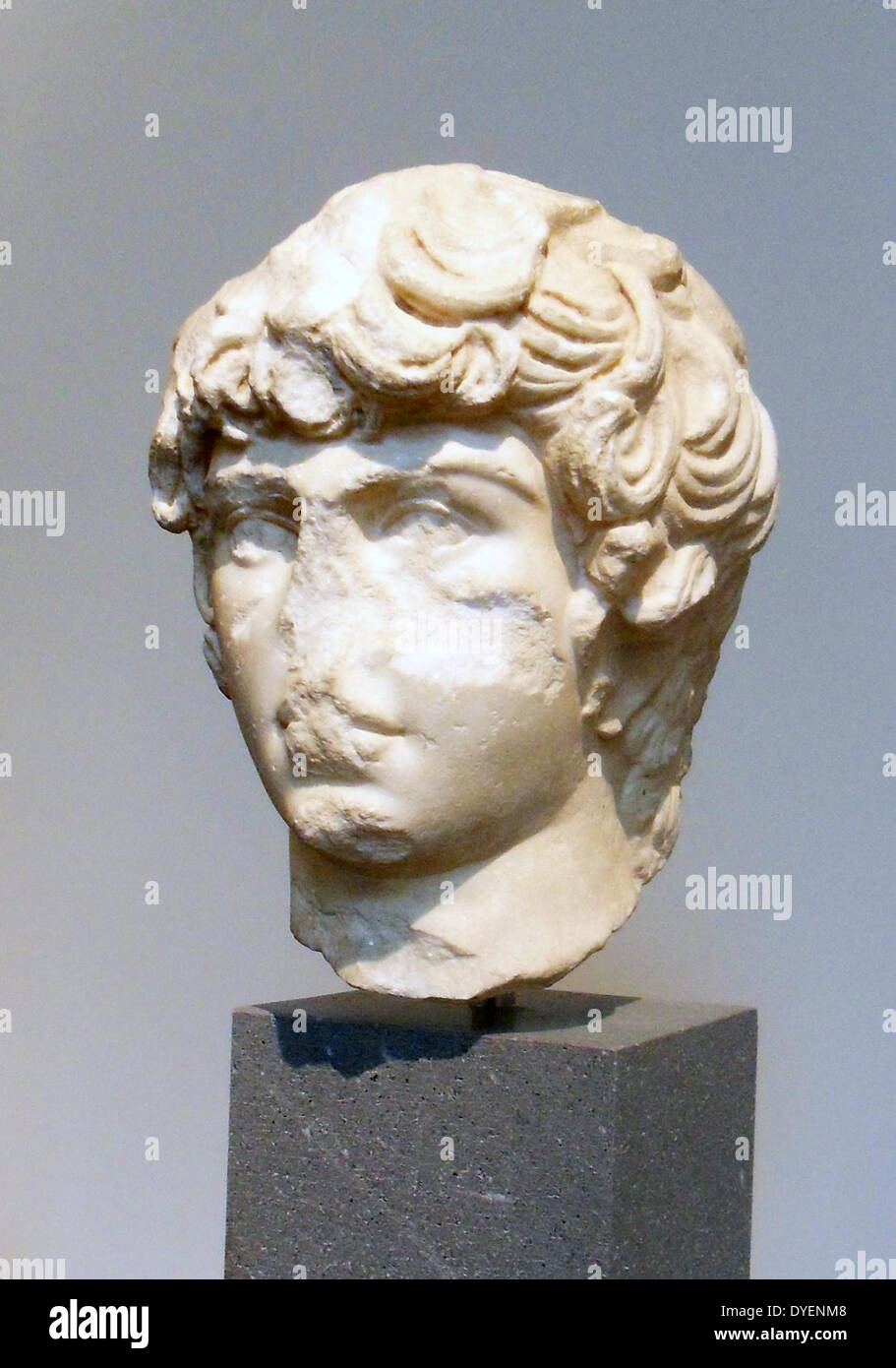 Marmor portrait Leiter des Antinous Ca. 130-138 N.CHR., Römische portrait Kopf von einem monumentalen Statue von antinous war die junge Geliebte des römischen Kaisers Hadrian. Er war in den Nil während einer kaiserlichen Besuch in Ägypten im Jahre 130 ertrunken. Stockfoto