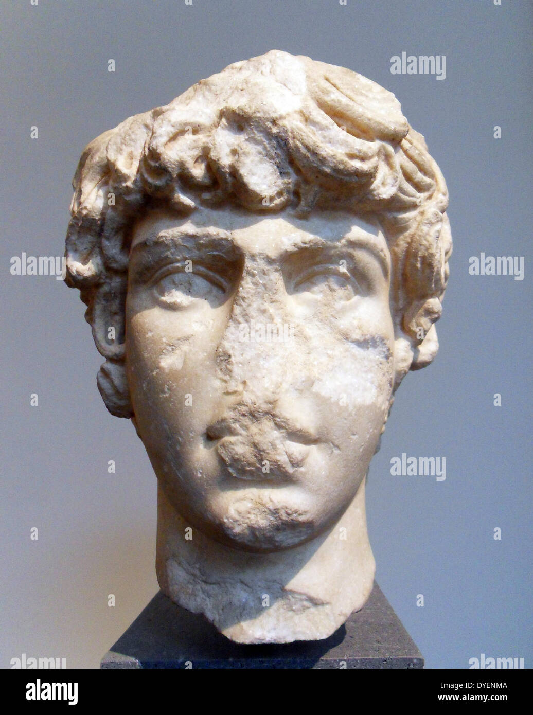 Marmor portrait Leiter des Antinous Ca. 130-138 N.CHR., Römische portrait Kopf von einem monumentalen Statue von antinous war die junge Geliebte des römischen Kaisers Hadrian. Er war in den Nil während einer kaiserlichen Besuch in Ägypten im Jahre 130 ertrunken. Stockfoto