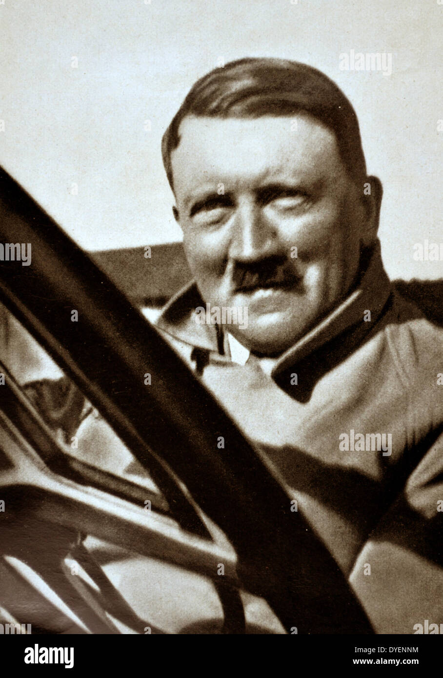 Adolf Hitler 1889-1945. Deutsche Politiker und Führer der Nsdap, der ein Auto fährt. Er war Bundeskanzler der Bundesrepublik Deutschland von 1933 bis 1945 und Diktator von Nazi-deutschland von 1934 bis 1945. Stockfoto