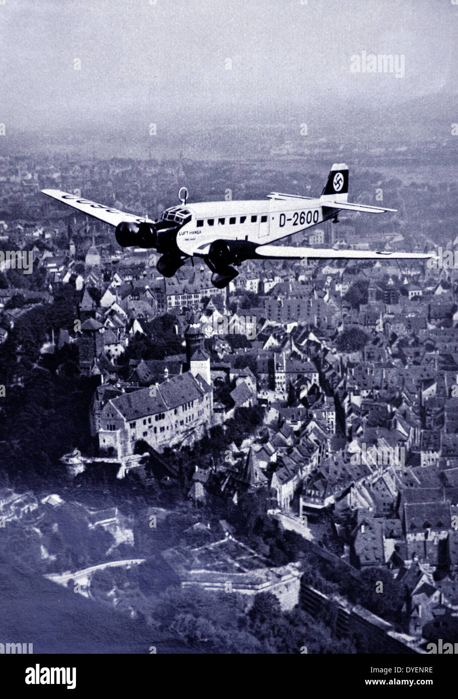 Adolf Hitler 1889-1945. Fliegen in einem Flugzeug. Deutsche Politiker und Führer der Nsdap, der ein Auto fährt. Er war Bundeskanzler der Bundesrepublik Deutschland von 1933 bis 1945 und Diktator von Nazi-deutschland von 1934 bis 1945. Stockfoto