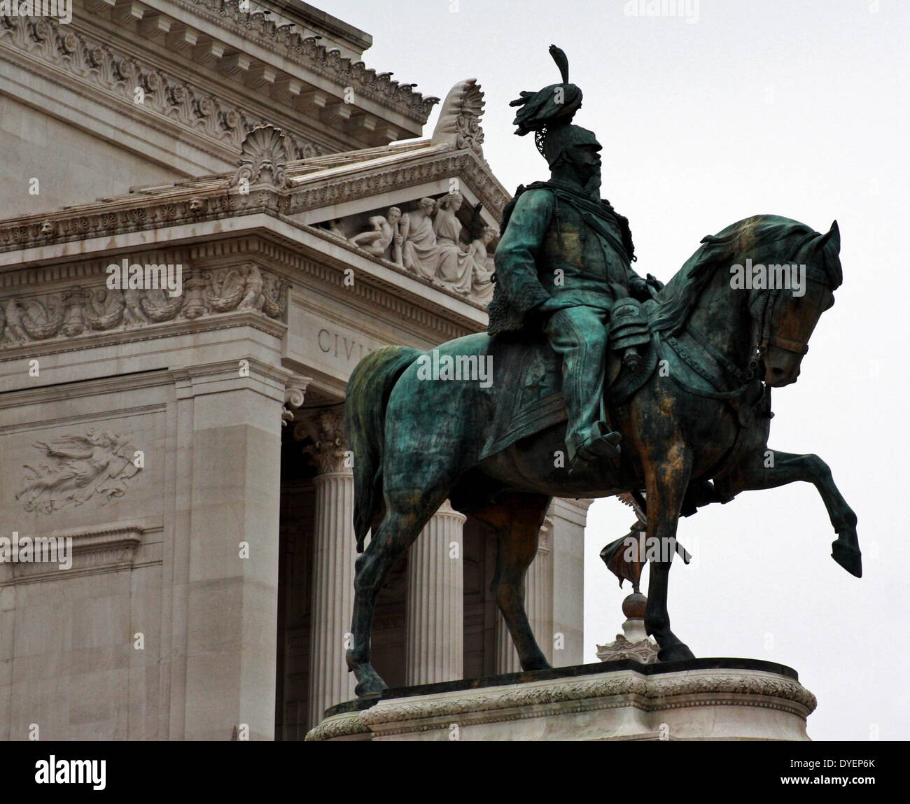Statue von Vittorio Emanuele II oder im Victor Emmanuel Denkmal in Rom. Das Monumento Nazionale a Vittorio Emanuele II oder 'Il Vittoriano" ist ein Monument in Rom erbaute König Victor Emmanuel, der erste König von einer einheitlichen Italien zu ehren. Geöffnet: 1925; durch den Architekten Giuseppe Sacconi Stockfoto