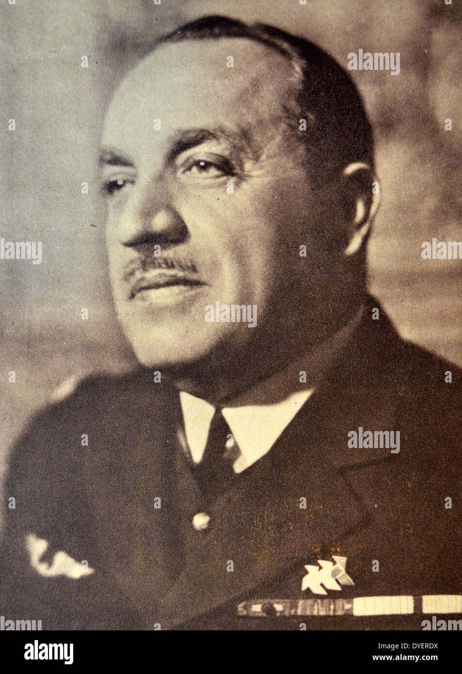 Allgemeine Joseph Vuillemin (in Bordeaux vom 14. März 1883 Geboren - Gestorben in Lyon vom 23. Juli 1963) war ein französischer Militär aviator, die in den beiden Weltkriegen nahm. Chef der französischen Luftwaffe 1938 bis Juni 1940. Während der Schlacht um Frankreich, allgemeine Vuillemin wiederholt forderte mehr britische Geschwader auf die Beihilfe der französischen Streitkräfte, die unter schweren Angriff der Deutschen Luftwaffe zu kommen. Im November 1940 auf eigenen Wunsch wurde er aus der Liste der aktiven Offiziere der Luftwaffe entfernt. Stockfoto